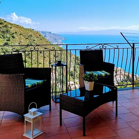 Tao Charming Apartment Taormina Exterior photo