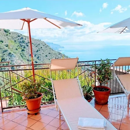 Tao Charming Apartment Taormina Room photo